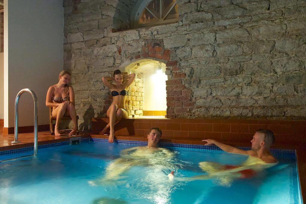 Hostel 16eur - Fat Margaret's *